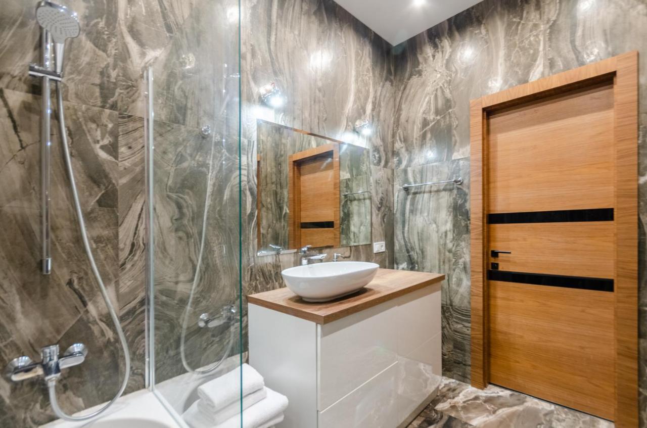 Petrovdom Apartaments 8-188 In Rc Central Park, 7 John Mccain Street Kiev Bagian luar foto